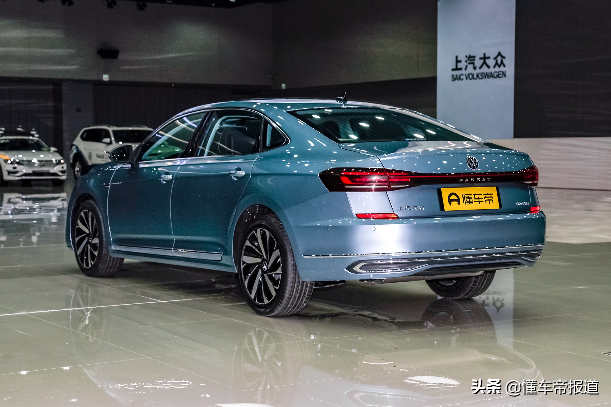 新车｜大众新款帕萨特到店，提供两种外观风格，等它还是选迈腾？
