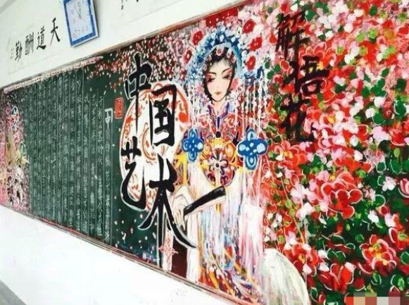 初中生“黑板报”走红，画面逼真，视觉冲击力大，美术老师看呆了