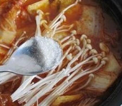 韓國(guó)泡菜鍋,韓國(guó)泡菜鍋的家常做法