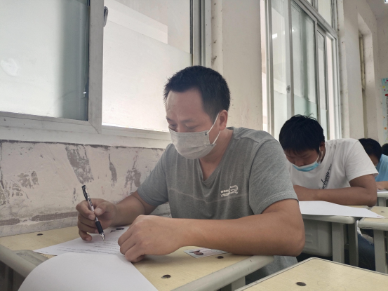 贵州长顺：“送考下乡”暖民心 便民服务进家门