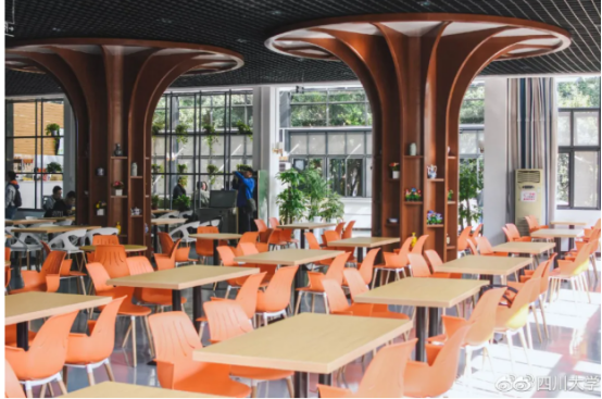 四川神仙高校：超20个食堂，宿舍三室一厅，有专属地铁站！网友：五星级体验！