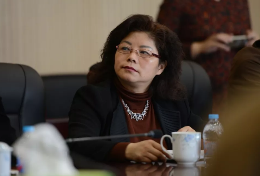 郑州大学“最美”女院长：省政协常委，雕塑作品坐落于全国各地！