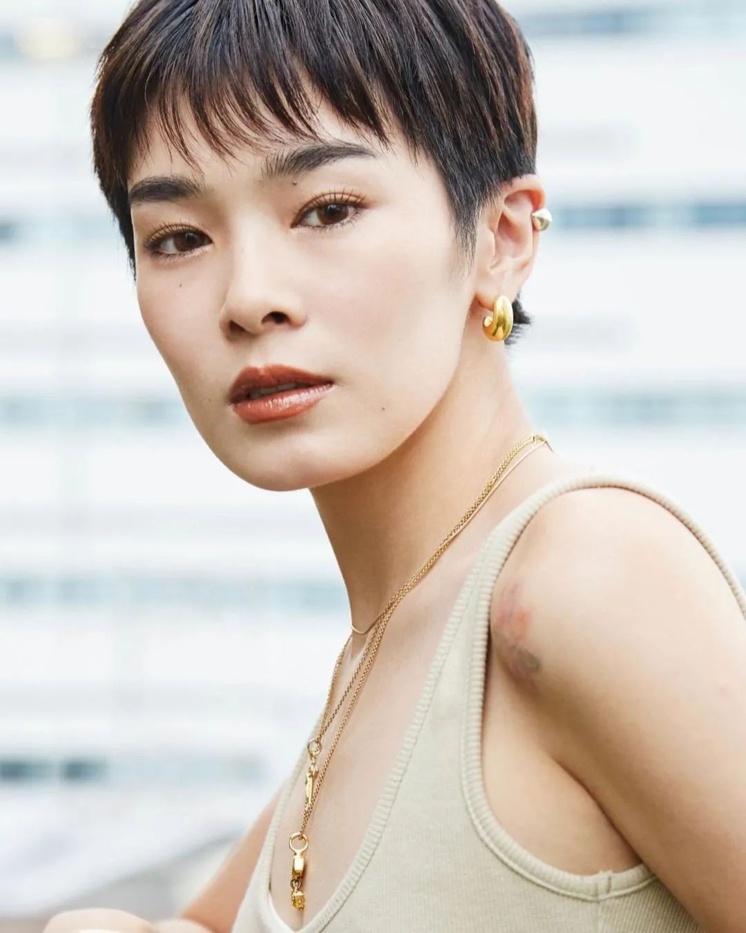 短发秋季服装搭配图片(短发女人) - 赤虎壹号