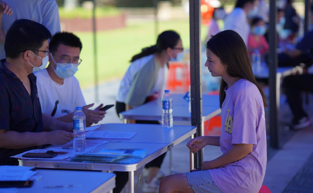 迪丽热巴上的什么大学（武汉学院新生开学）