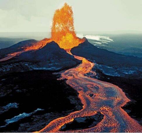 冒纳罗亚火山是如今世界上最为活跃的活火山之一,在过去的200年间它