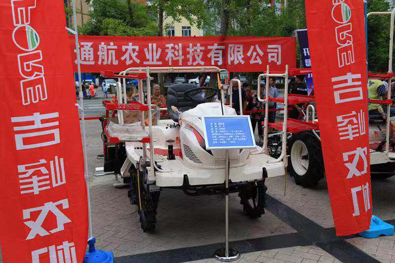成都郫都區(qū)：為鄉(xiāng)村振興植入現(xiàn)代智慧農(nóng)機裝備“硬核”