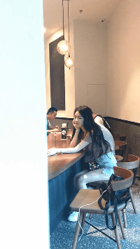 诱惑美女GIF图片：妹子幅度有点大，坚持不住了