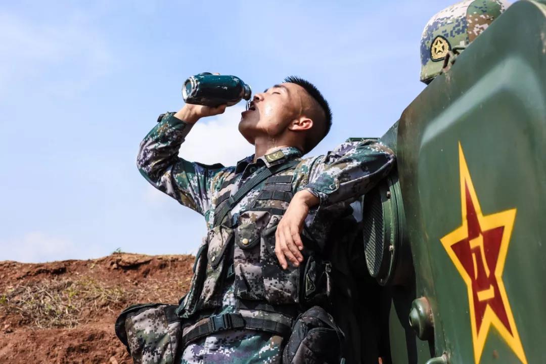 关于军人过八一的说说配图「文案」 _qq说说网