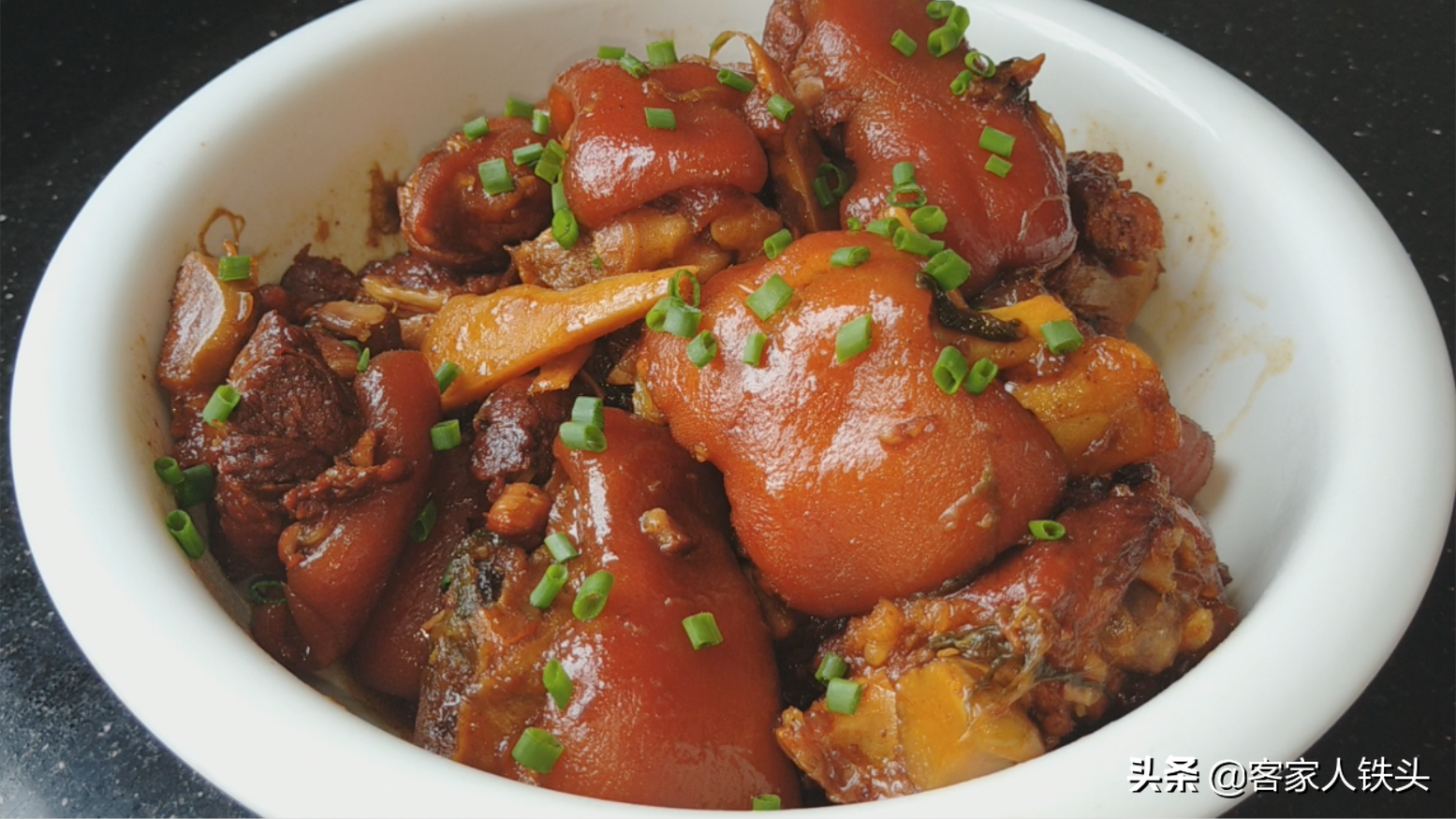 猪脚这样做才真叫香，不放一滴水，软糯口感好，出锅汁都吃不剩