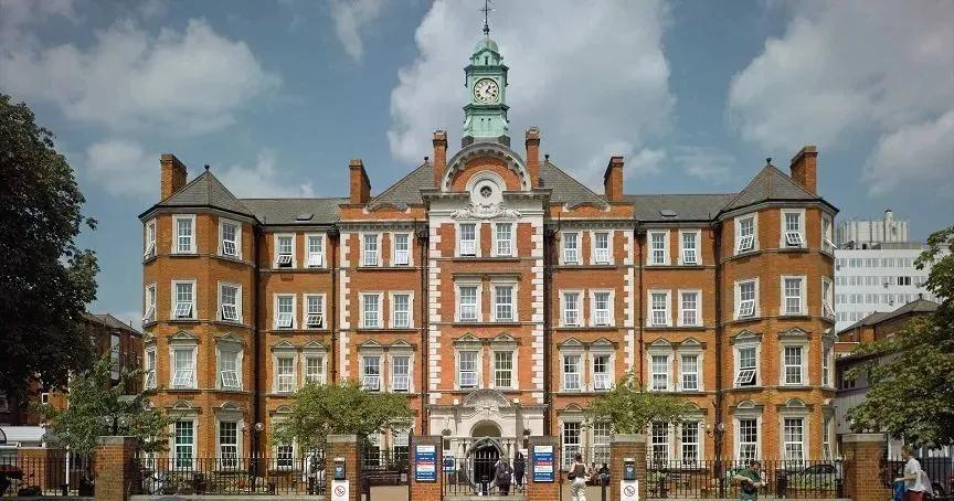 英国最难进大学排名，苏格兰大学独占鳌头，能不能进靠成绩也靠命