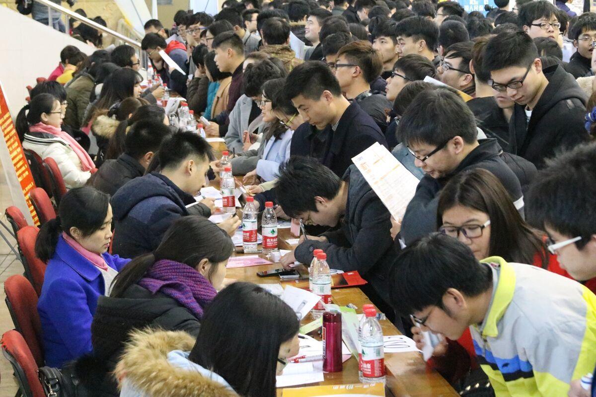 高考分数线有望下调，中等生很“吃香”，400分有希望上本科