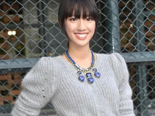 她被誉为“TVB发电机”，曾被开价200万一晚，入行7年传15段绯闻