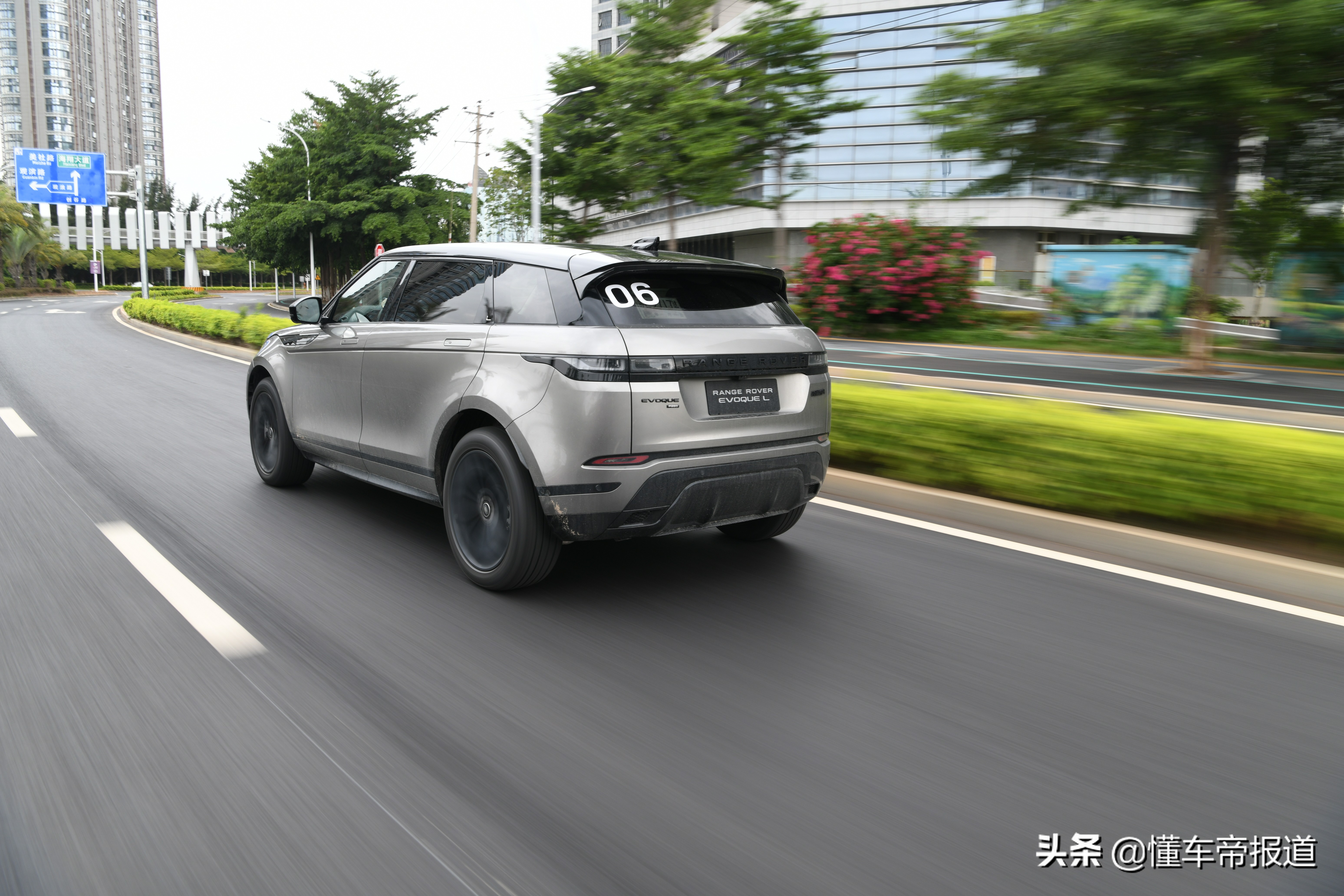 新车｜轴距加长能否扩大市场？试驾奇瑞捷豹路虎揽胜极光L