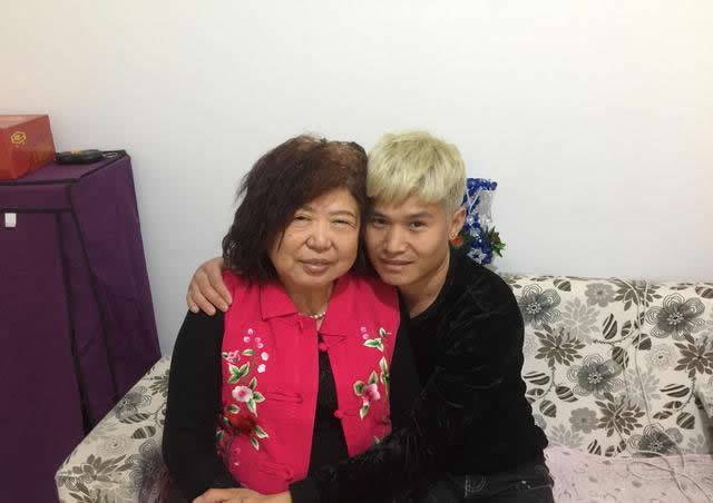 65岁大妈与28岁小伙相恋想生“试管婴儿”，还是算了吧