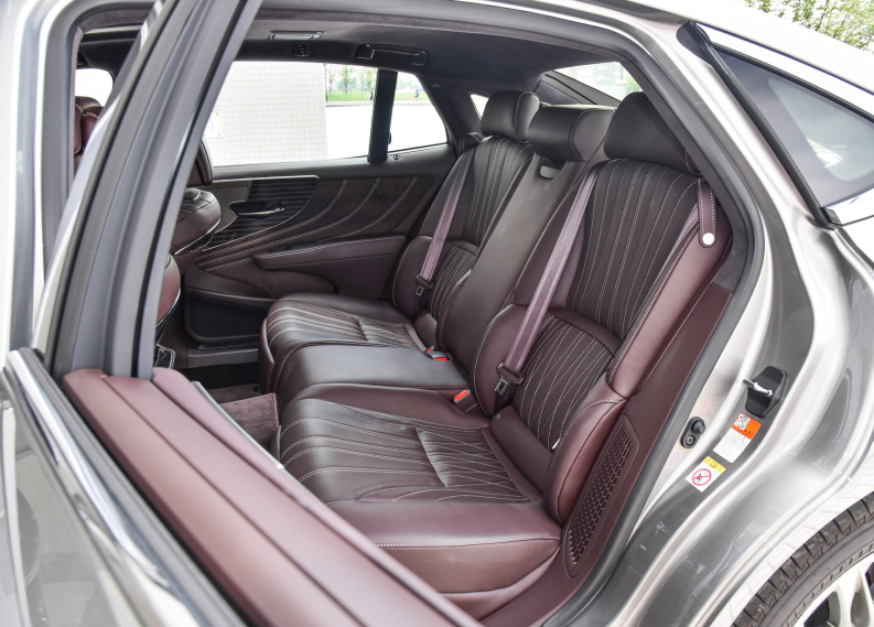 87万提了辆雷克萨斯LS，开8750公里后，车主想说句心里话