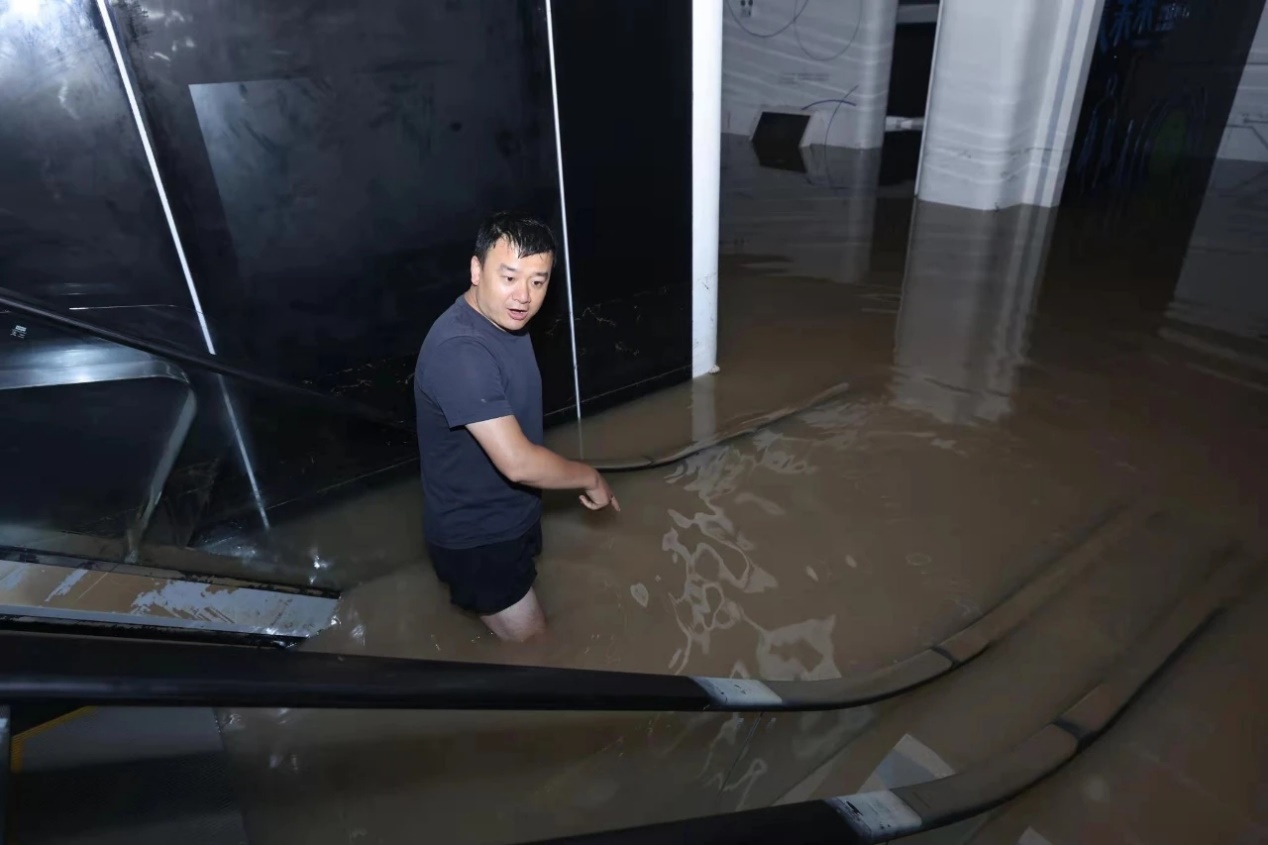 黄河科技学院积极开展防汛抗洪工作 确保校园安全