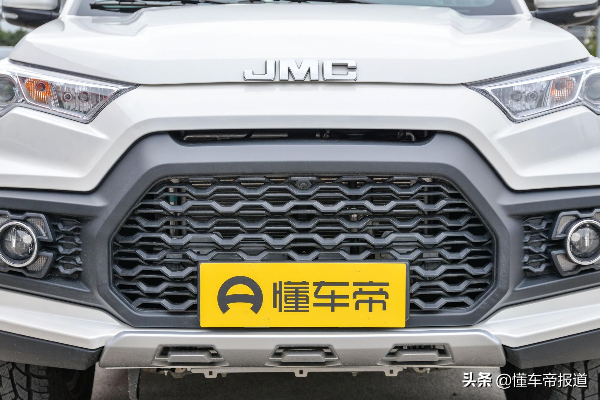新车 </p><p>　　 垂钓爱好者专属皮卡，江铃域虎钓鱼版实车首曝，计划6月上市
