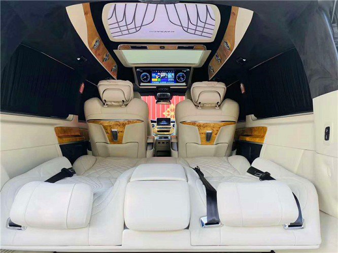 立标双拼色迈巴赫 奔驰V260改装高顶 配置甩埃尔法两条街