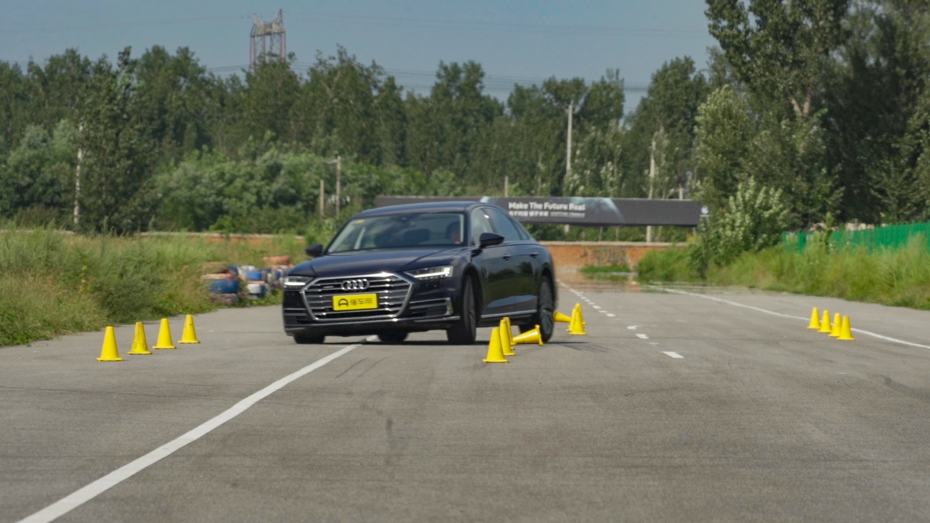 深度评测奥迪A8L与宝马7系：都是百万级豪车，究竟谁更胜一筹？