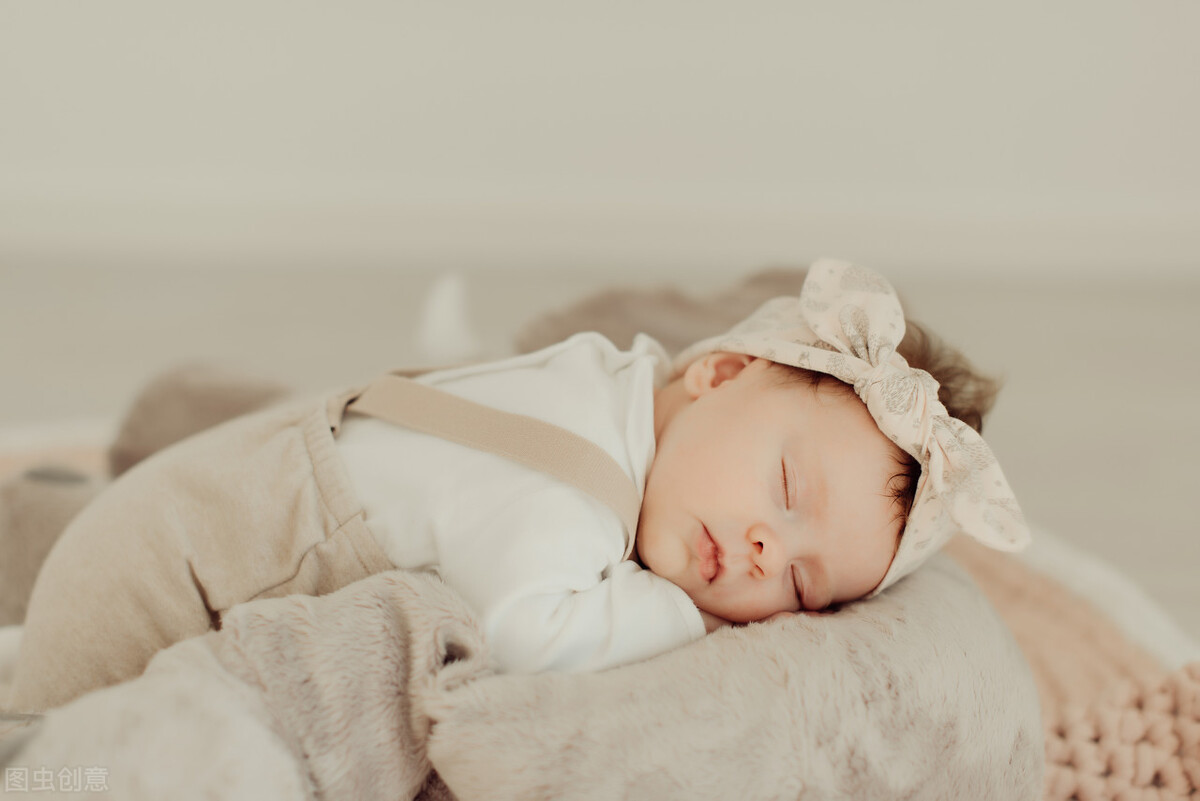 婴儿睡姿讲究多，安全成长最关键