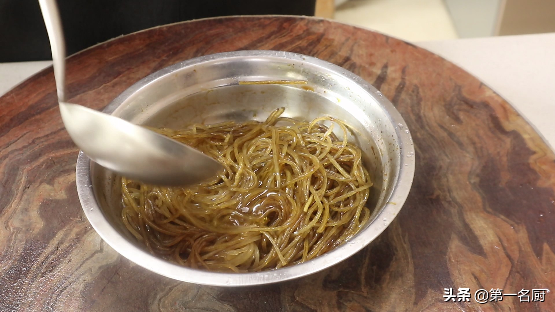 黃豆芽炒粉條,黃豆芽炒粉條的家常做法