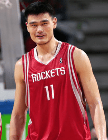 nba球员为什么要扎好秋衣(NBA球衣号码背后的寓意，姚明因爱情穿11号，KD35号故事令人感动)