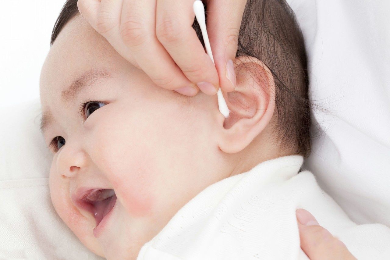 2个月婴儿耳屎怎么清理（宝宝有耳屎怎么办）-幼儿百科-魔术铺