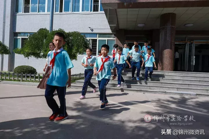 锦州市实验学校德胜、学苑两校区6000余师生参加安全疏散演练