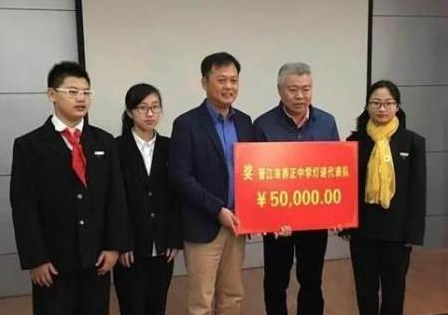 大一新生入学前，抓紧时间办好“一档三证”，以免影响学生入学