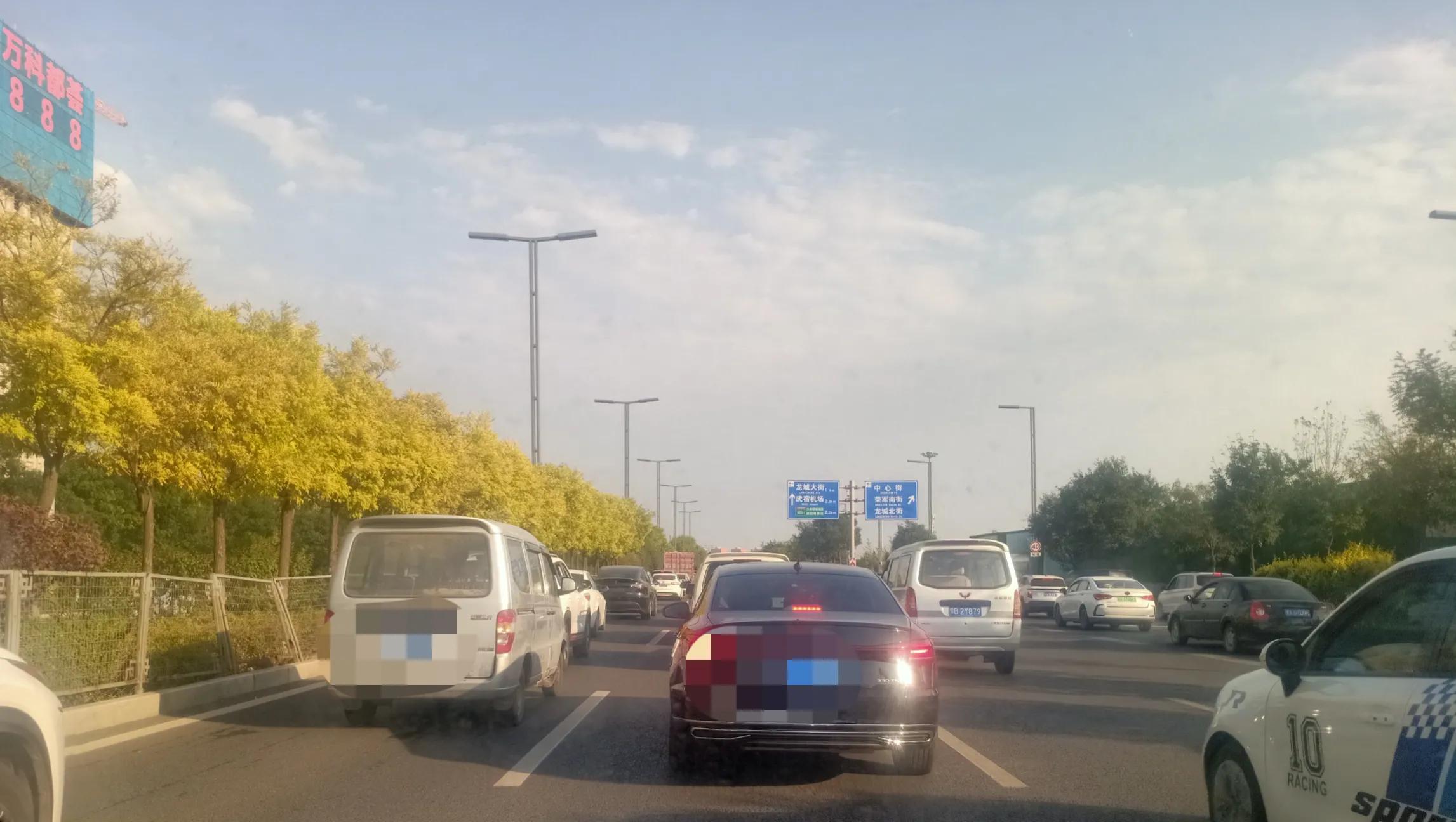 “太榆同城”还有多久，看看周日下午“太榆路”的送娃大军