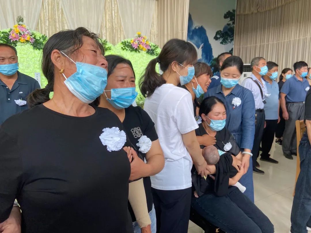 江苏重大暴力袭警案始末：两兄弟当着母亲面持刀杀警