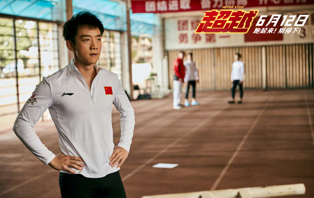 作为国家二级短跑运动员的郑恺,跟苏炳添的9秒98差距有多远?