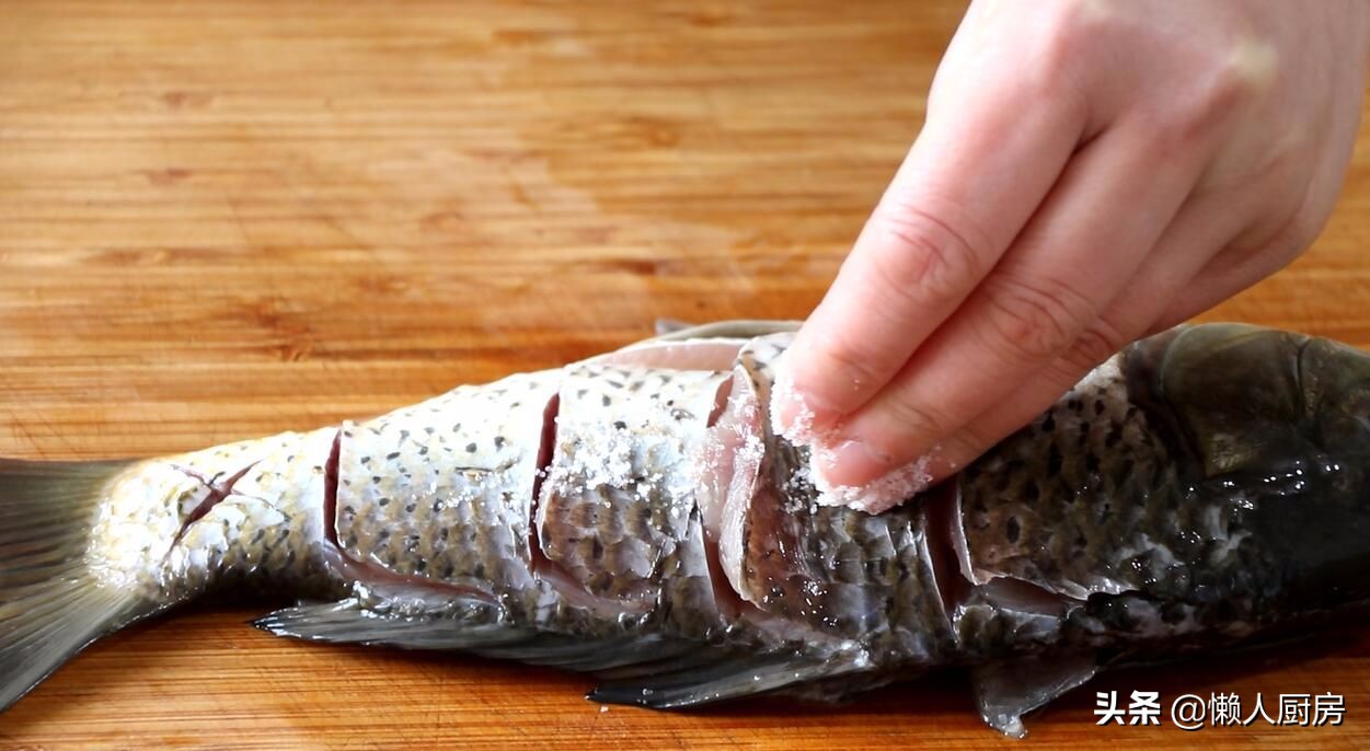 糖醋鯉魚的家常做法,糖醋鯉魚的家常做法步驟