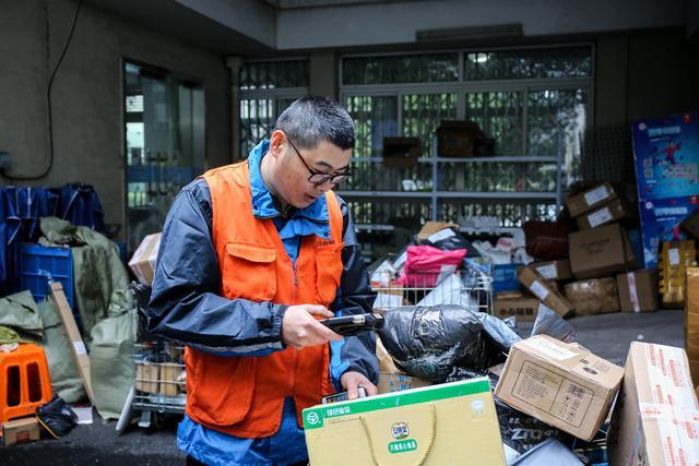 赢了马云的快递哥，还有这样一段传奇