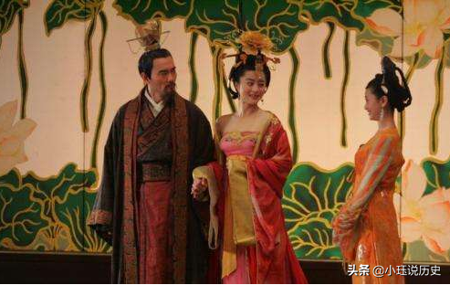 《长恨歌》用840字叙事，此诗四句足矣，千年来收获无数美誉