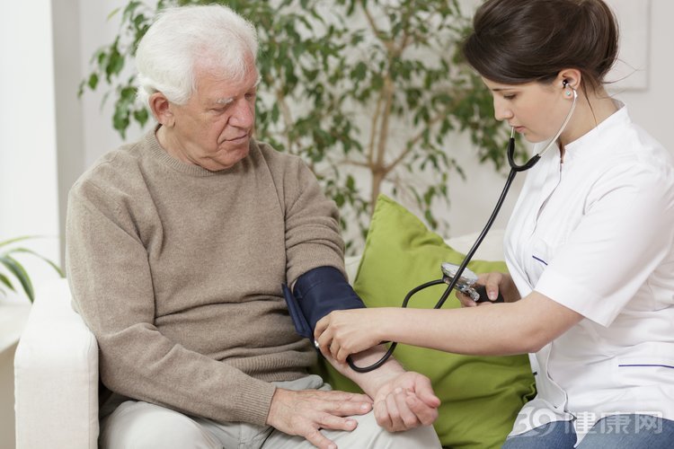 血压测量仪10大品牌,为什么血压在家测和在医院测不同？牢记3点，和医院测的一样准