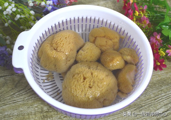冬天养胃有妙招，猴头菇制成3道菜，孩子说好吃，老公说暖胃