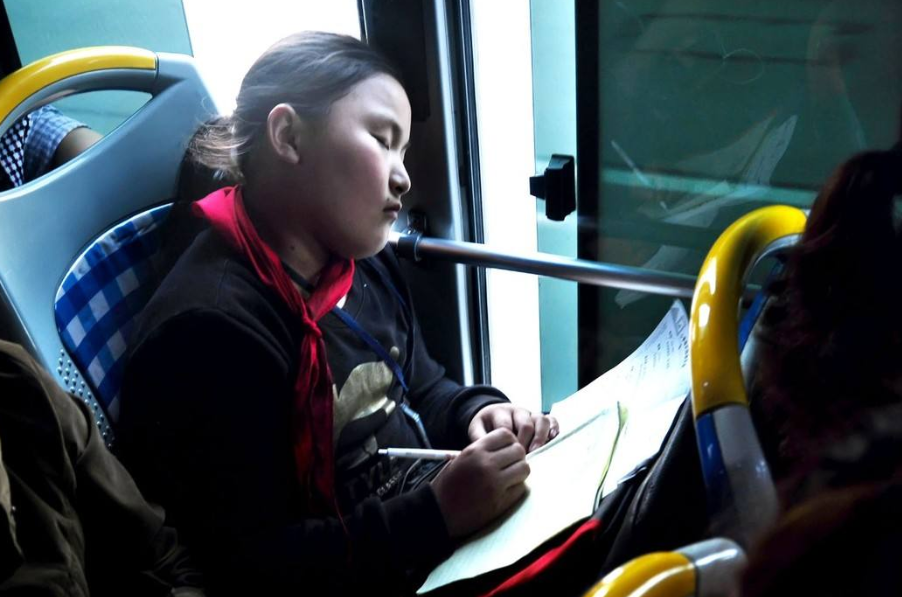 小学生“零分作文”走红，为凑字数真是拼了，老师：放学别走