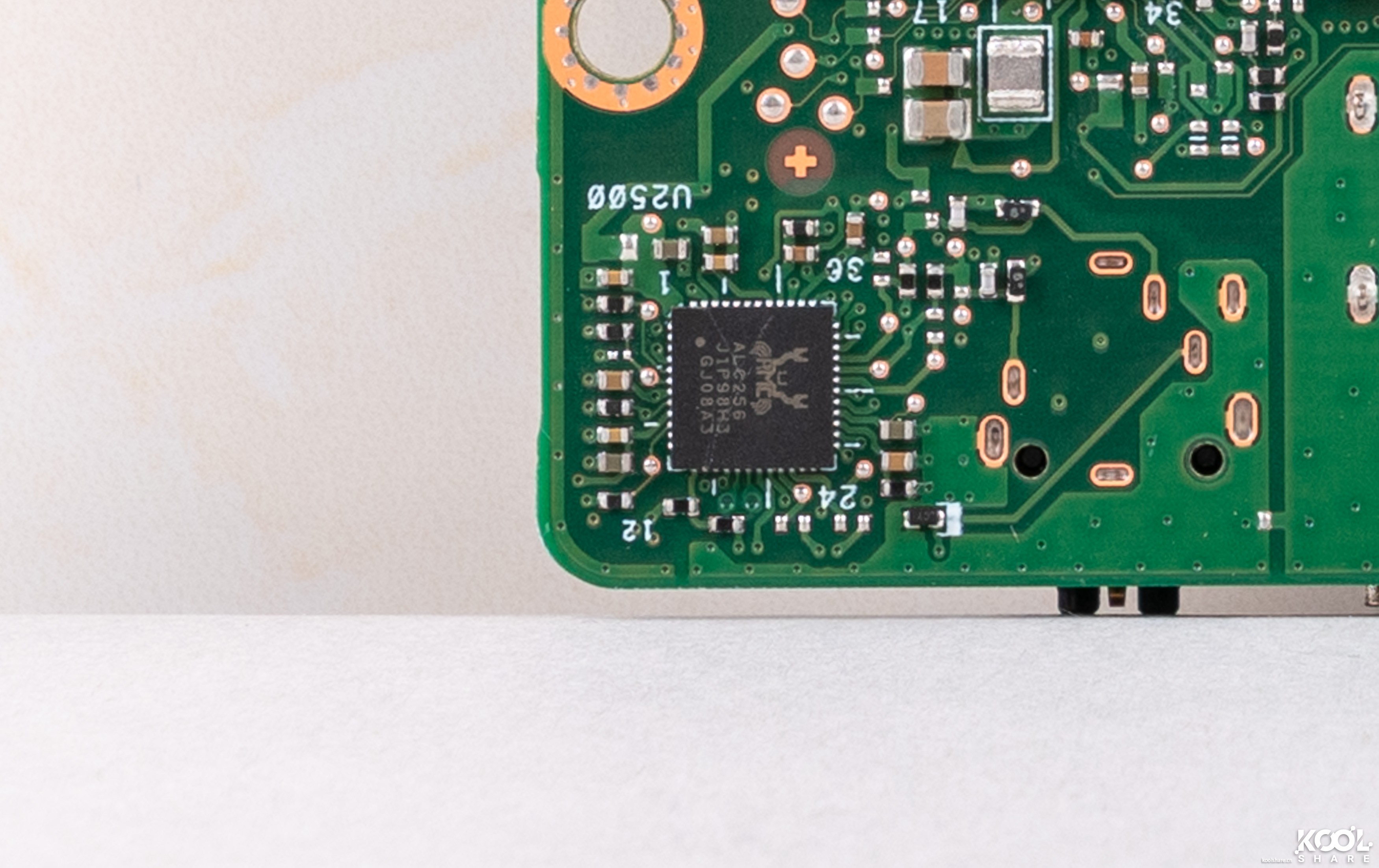 Intel NUC8CHK Chaco Canyon 开箱拆解评测
