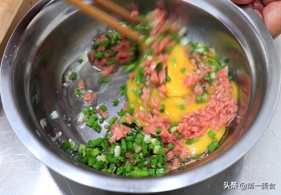 鸡蛋饼用什么面粉（教你做松软可口的发面鸡蛋饼）