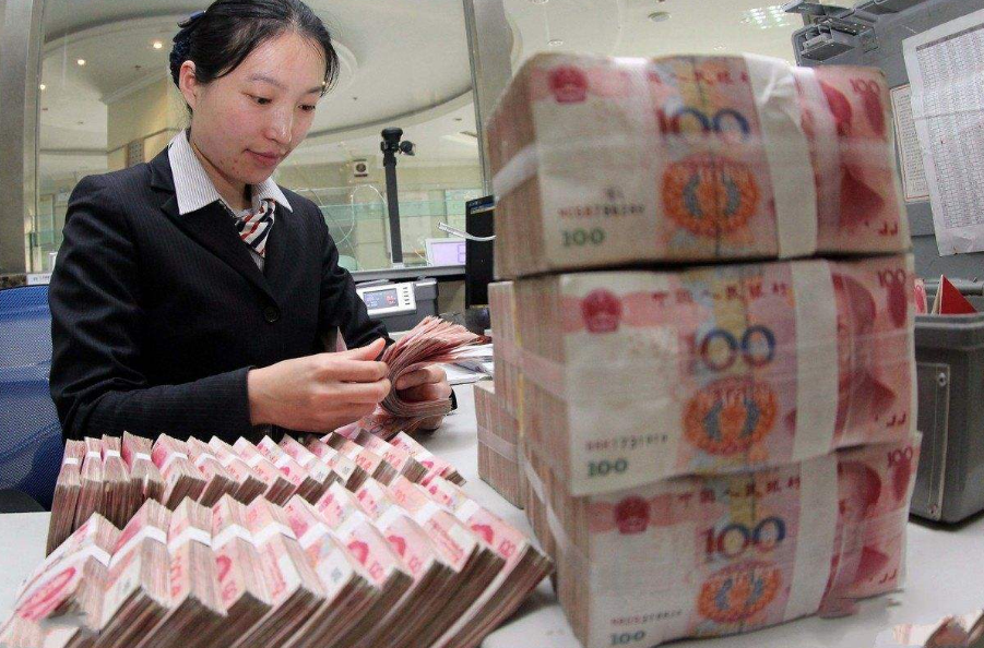 每个月想拿到5000块的利息,得存多少钱?银行:至少要"这个数"