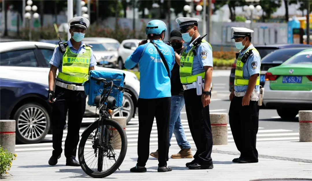 明起数百交警密布20条路+10大路口！严查网友最讨厌的不文明违法行为