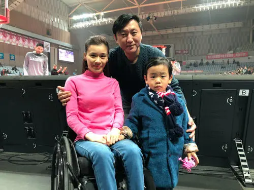 17岁比赛摔成高位截瘫，17年后被美国赔偿1000万，桑兰经历了什么