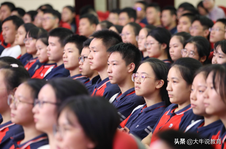 惊人的尖毛草定律：重庆“一中与清华”一场静悄悄的革命来袭