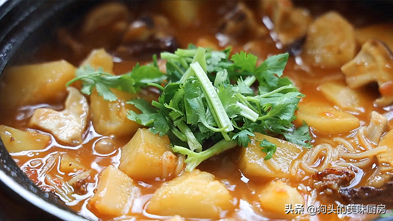 长假在家不想做饭，教你一个做法，土豆牛肉一锅炖，能吃两碗饭
