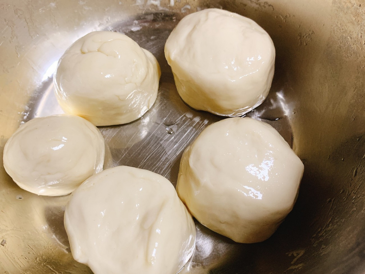 凉了也不硬的葱花饼做法，酥脆可口，葱香味浓郁，大人孩子都爱吃