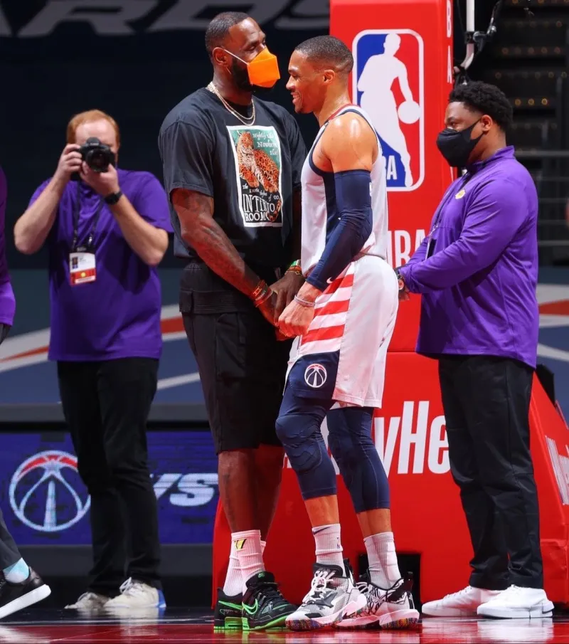 nba38号球员有哪些(NBA早报：施罗德绿军有分歧，洛瑞交易被调查，艾灵顿指导霍华德)