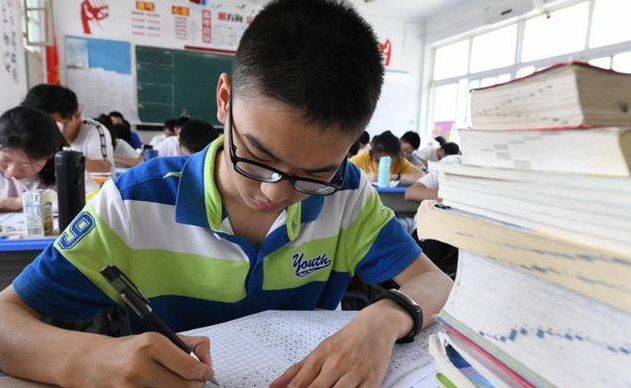 高考加分惹争议，烈士子女加分理所应当，其他人凭什么？