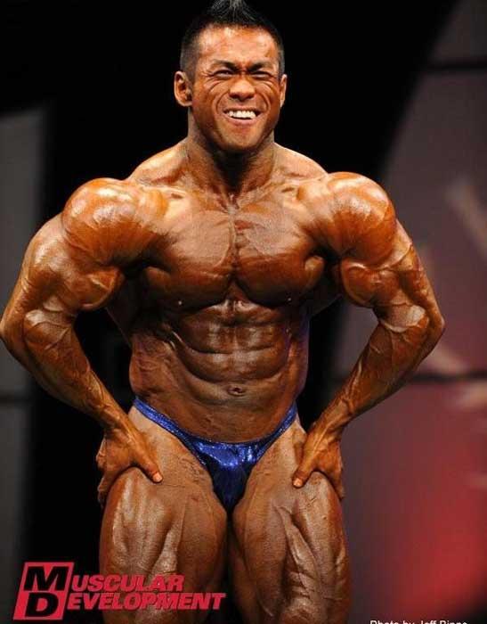 世界最強壯女人 甘願做亞洲肌肉男内助 這個男人是亞洲最強男人 天天看點