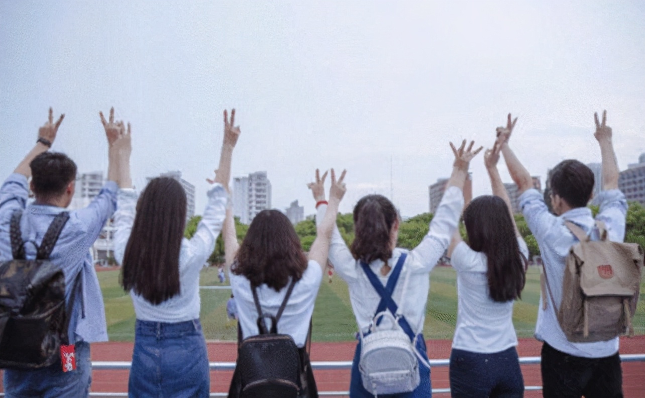 高考需要回户口所在地吗（进入大学后）